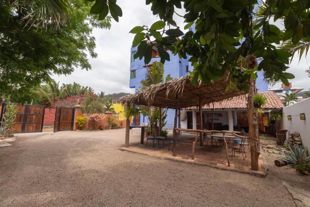 Posada Las Flores Los Ayala Bagian luar foto