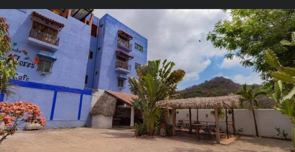 Posada Las Flores Los Ayala Bagian luar foto